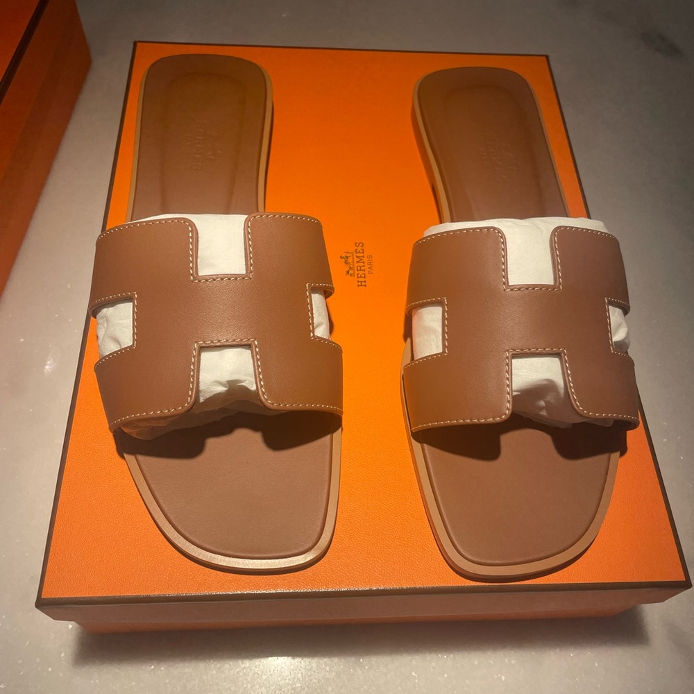 Hermes Oran sandals in gold/brown